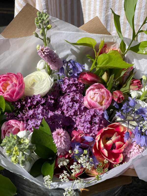 16f544a0-38ca-40cc-8219-26a732e5211e 2 Mothers Day Bouquets