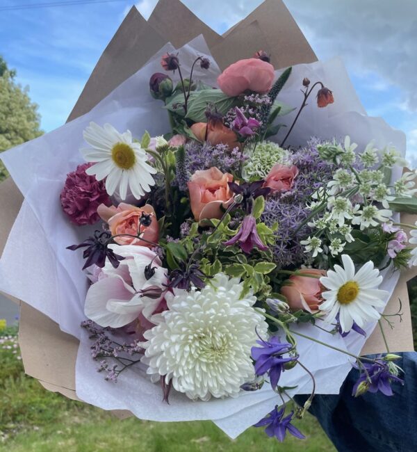 1d78cc7d-be4e-4749-97ad-fd8c0cc3c156 2 Mothers Day Bouquets